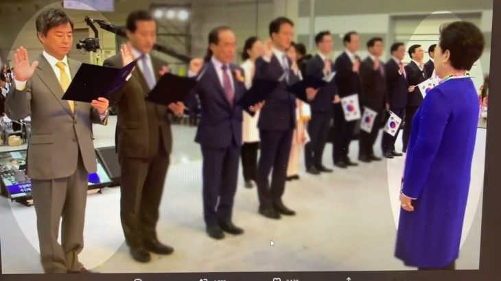参政党所属の元国会議員が統一協会のトップ【韓鶴子】さんに手をあげて宣誓している写真の紹介！