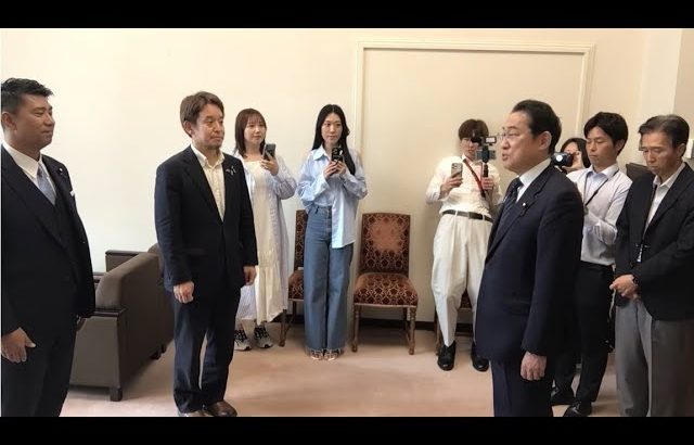 岸田総理が参議院の政治家女子48党の会派室に会期末の挨拶にお越しになりました　齊藤健一郎代表との握手、等　2023年6月21日